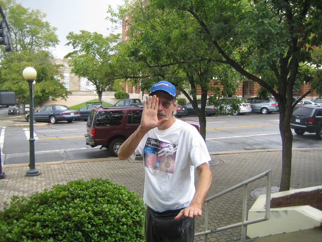 Its hard to avoid paparazzi when you're a world-fameous webzine editor...
